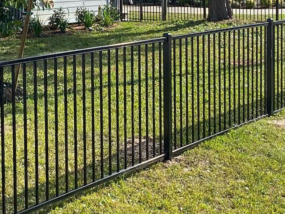 Aluminum fence contractor in Montgomery Texas