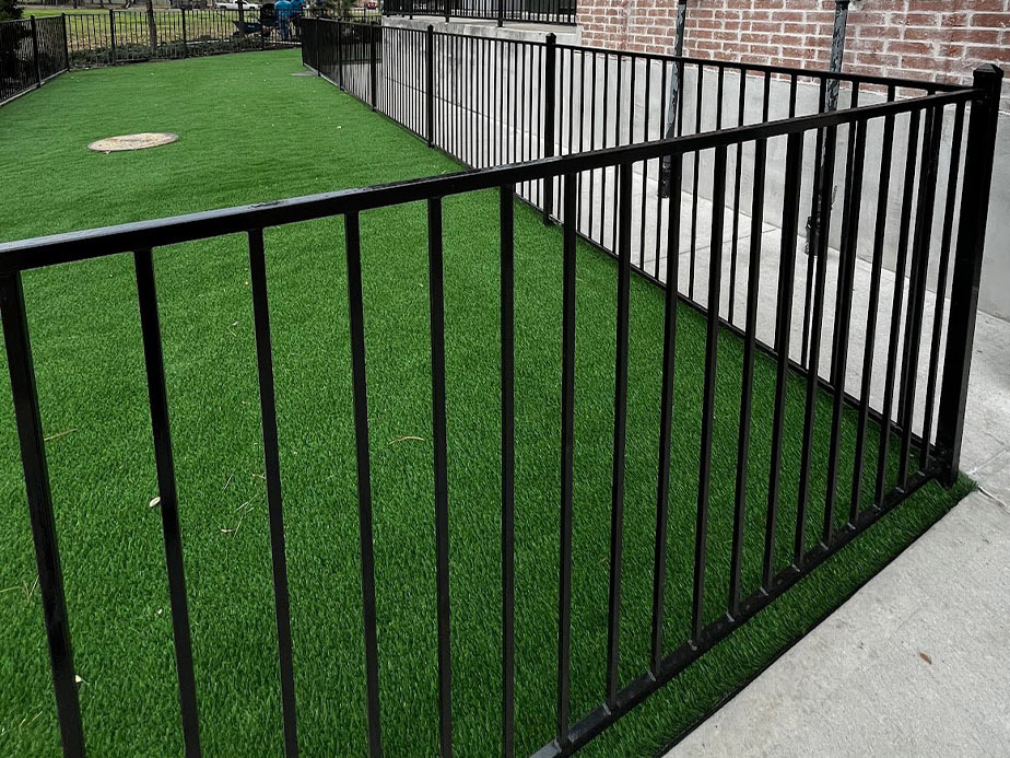 Aluminum fence contractor in Montgomery Texas